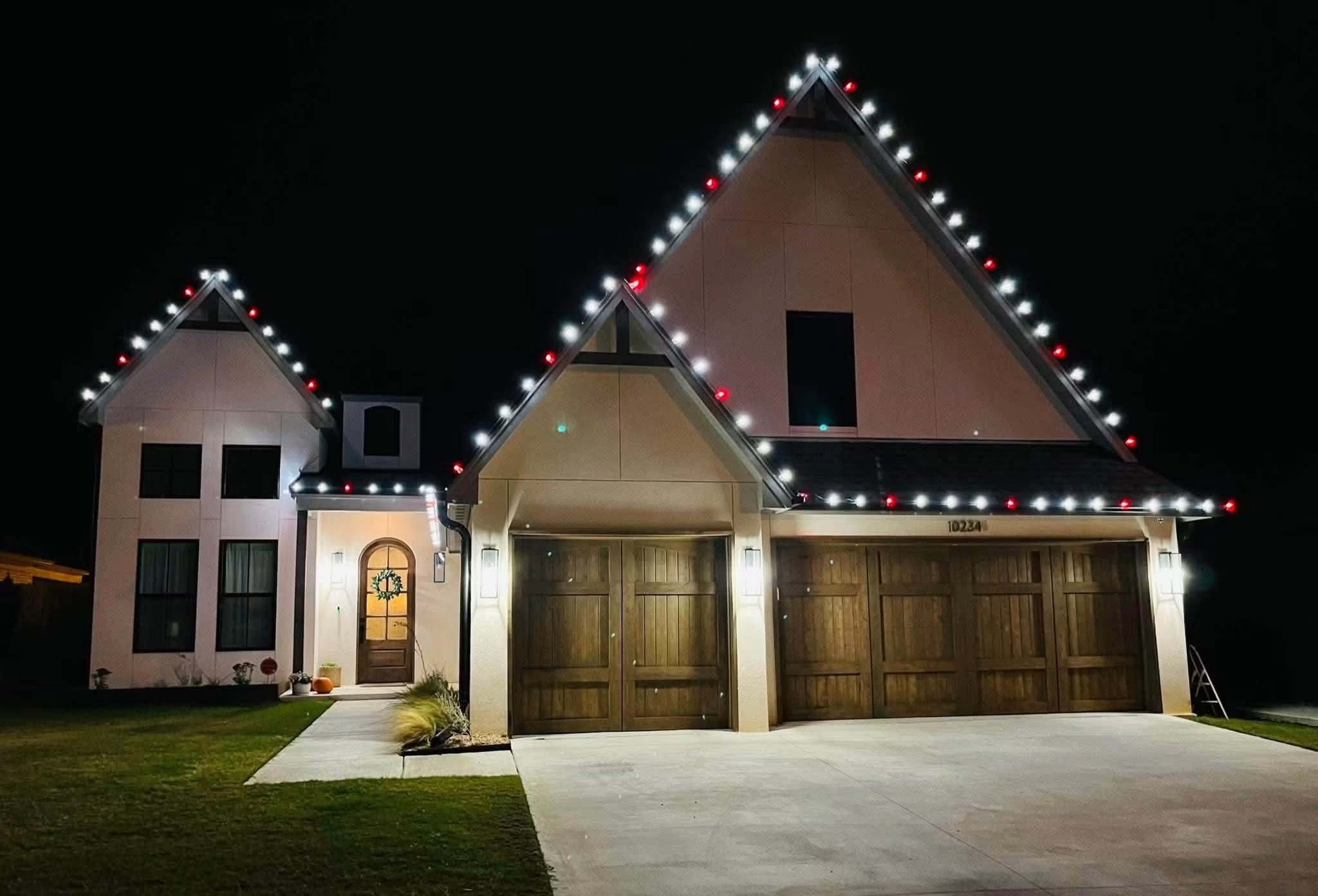 White and red Christmas roofline lights